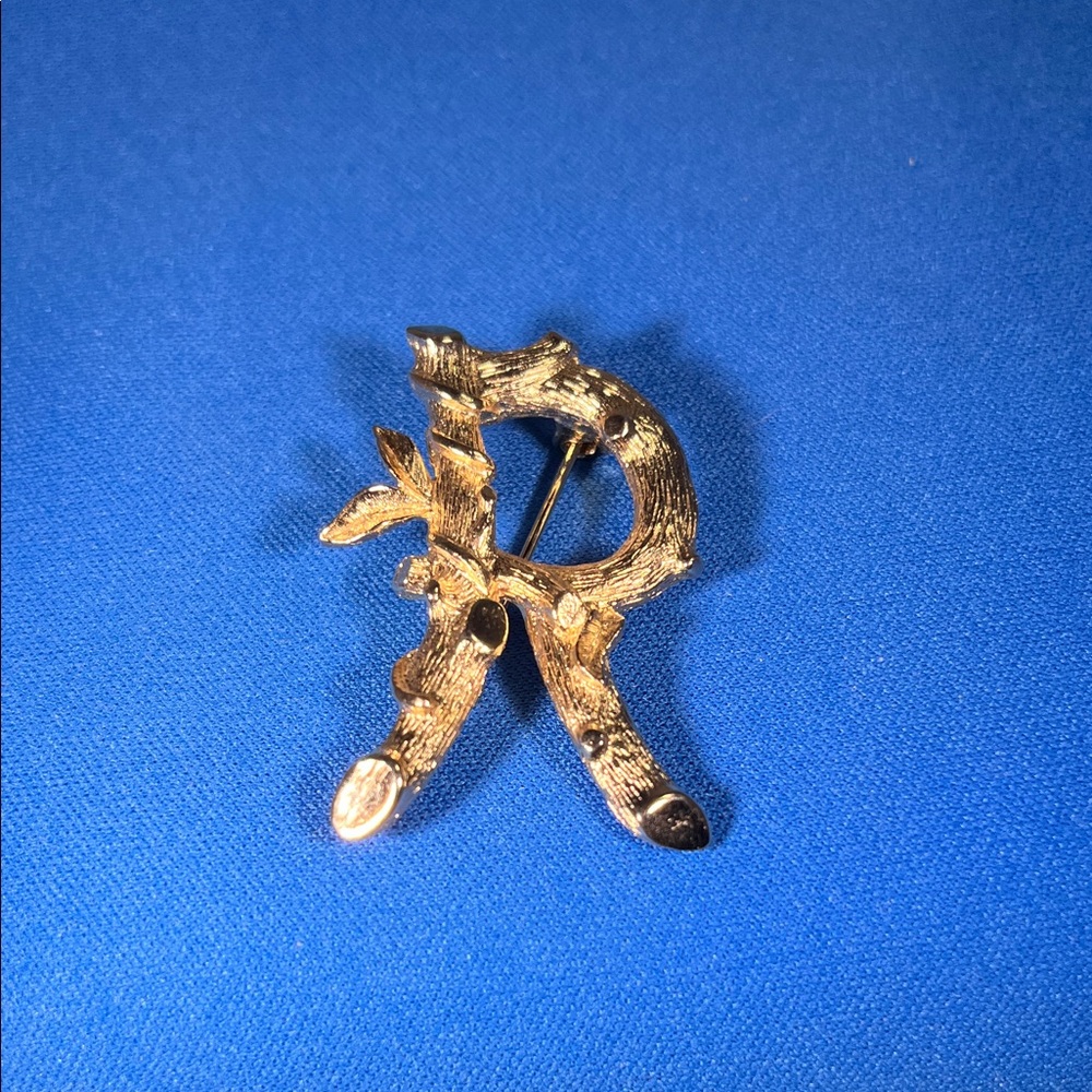 Sarah Coventry Gold Brooch